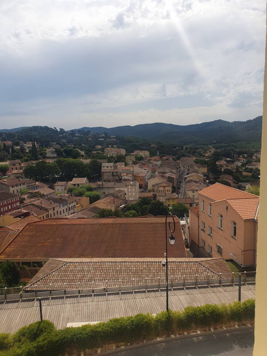 Appartement de 3 Pièces de 55 m² En Rez-de-Chaussée à Pierrefeu-Du-Var à 85.000€.