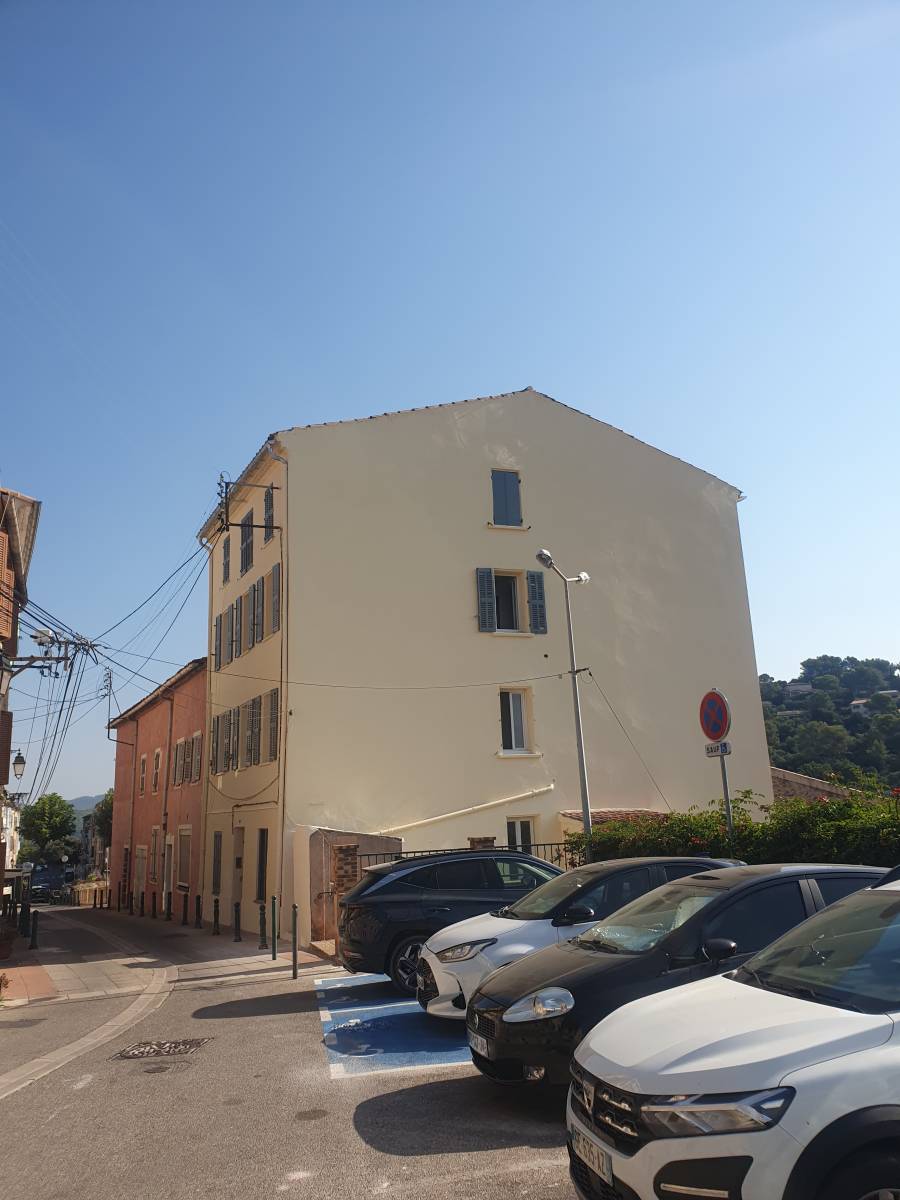 Pierrefeu-Du-Var, Appartement de T3 de 80 m² .