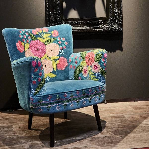 Vente d'un fauteuil en velour brodé confortable à Toulon dans le 83