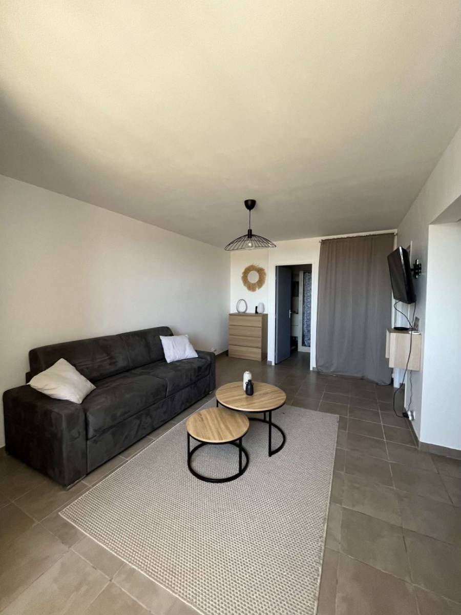 Appartement sécurisé et entièrement rénové à Toulon ouest de 34m²