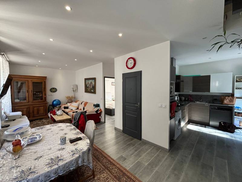 À vendre à La Seyne-Sur-Mer, maison de 5 pièces de 95 m² sur un terrain de 195 m² avec piscine