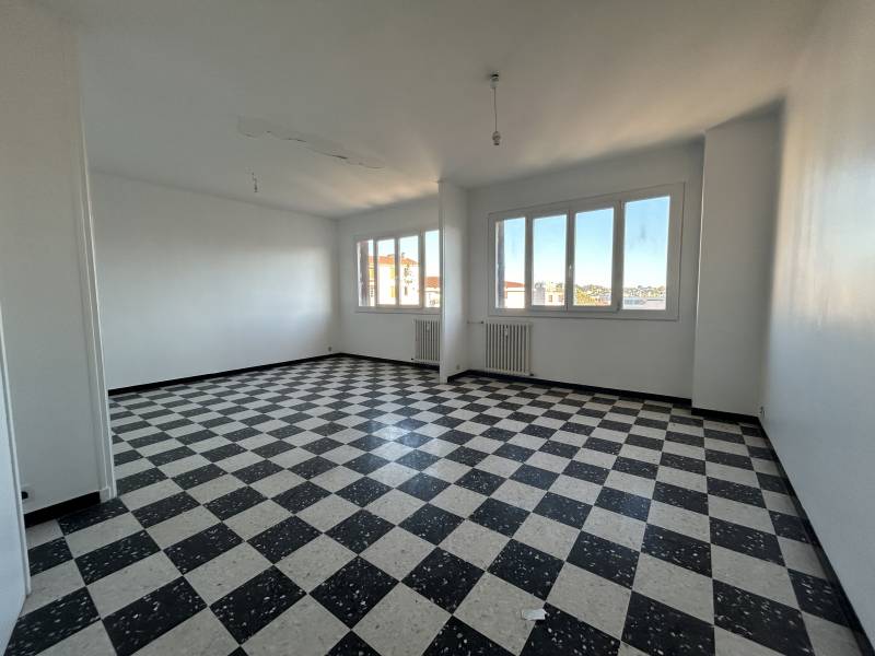 Achat d'un appartement de type 5 au champs de mars à Toulon